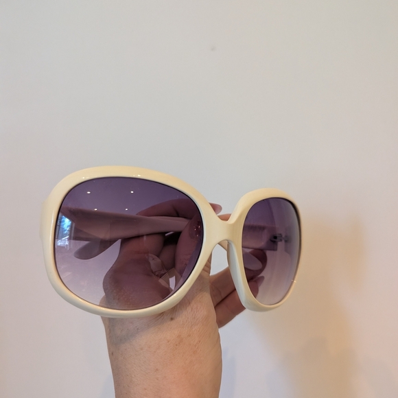 Chic White and Purple Sunglasses - Picture 3 of 8